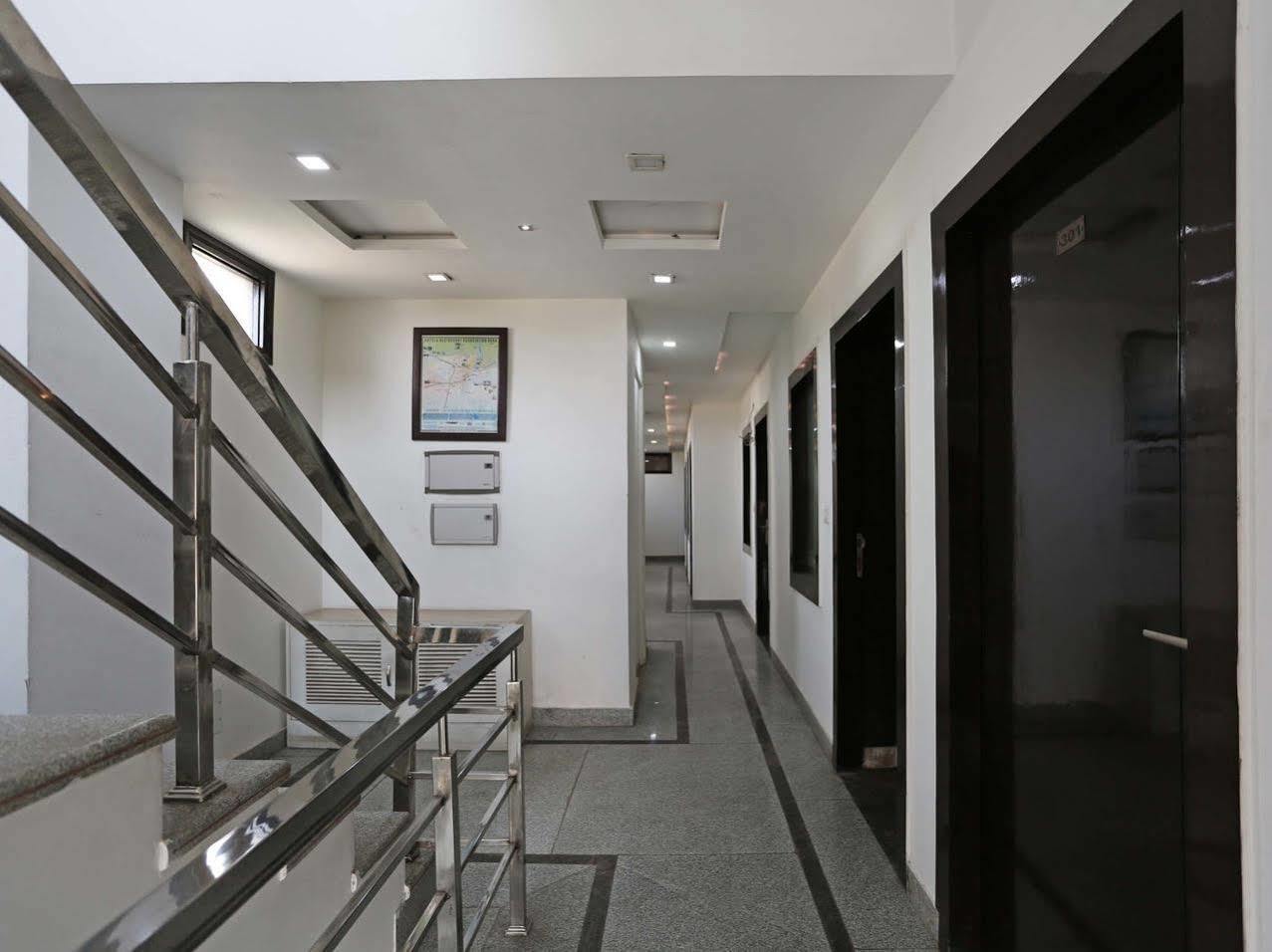 Hotel Laxman Resort Agra  Buitenkant foto
